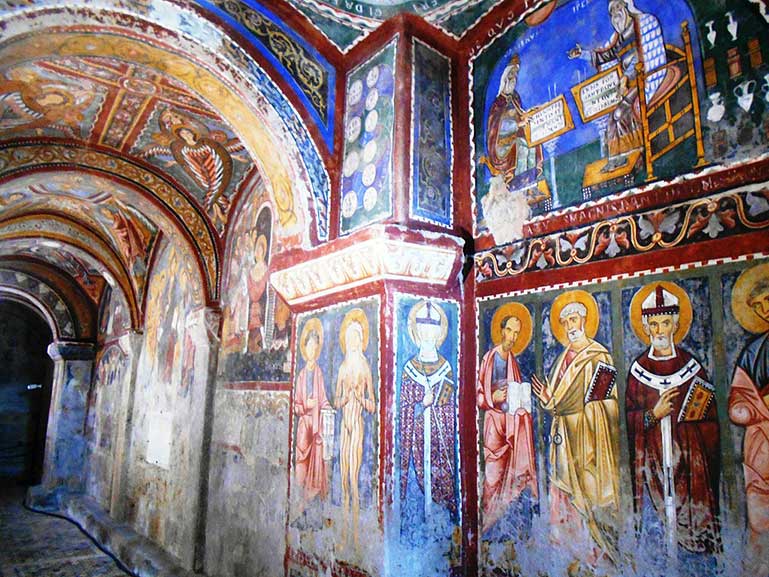 Particolare dei dipinti della Cripta di San Magno