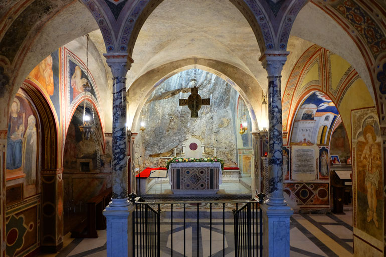 Sacro-Speco-la-grotta-di-San-Benedetto